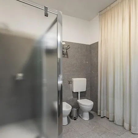 Casa Piera, 5 Min Drive From Como, Modern Colico