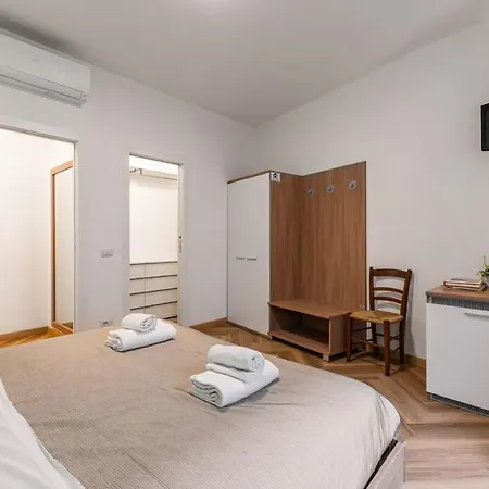 Casa Piera, 5 Min Drive From Como, Modern *
